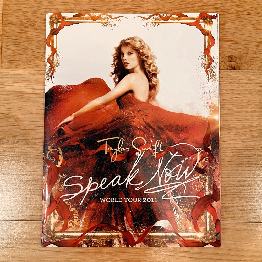 Taylor Swift Speak Now Tour Book